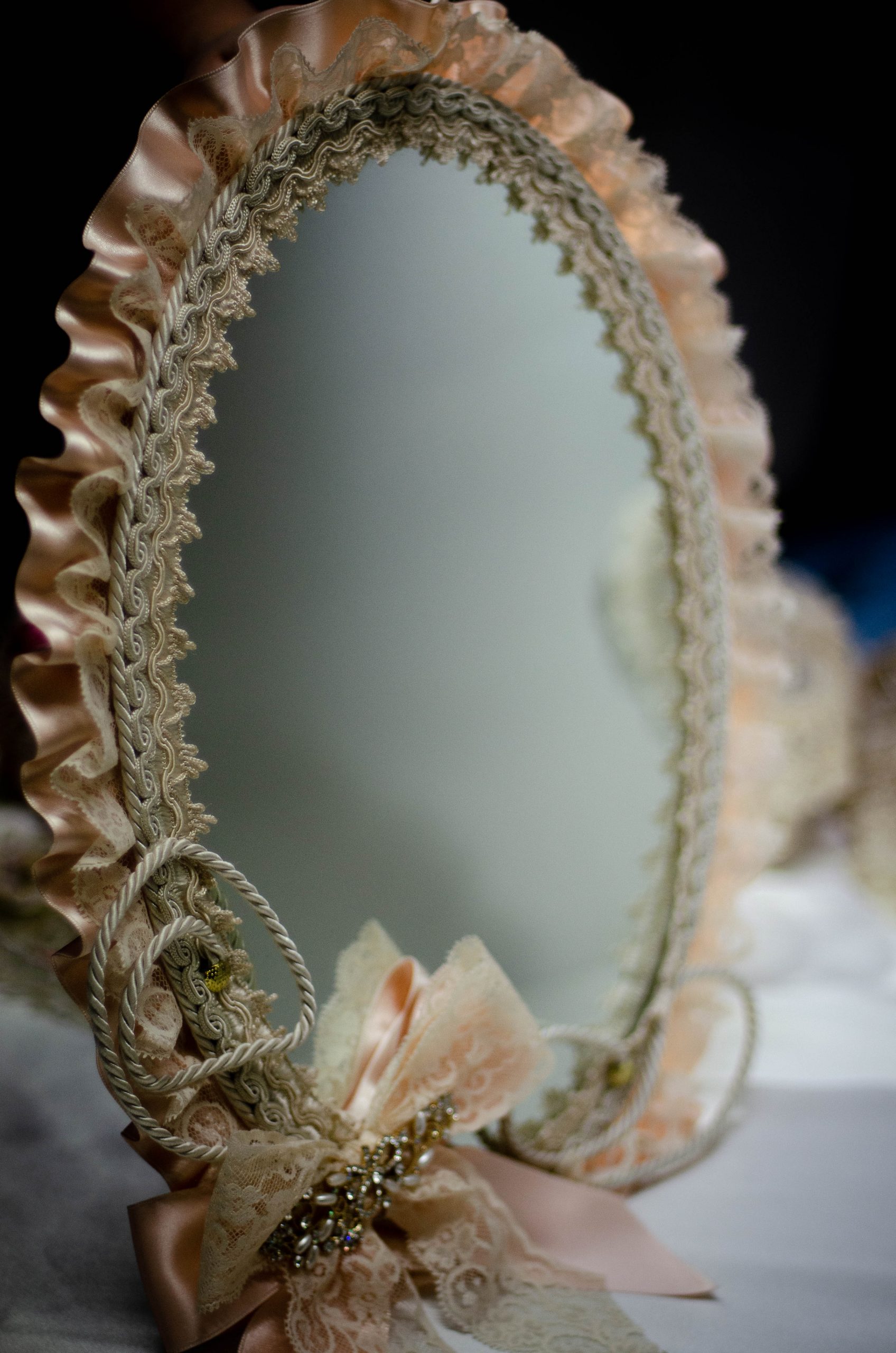 Specchio da parete stile vintage realizzato a mano con pizzi di